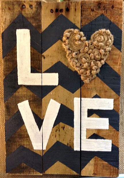 DIY Wood Pallet Love Sign